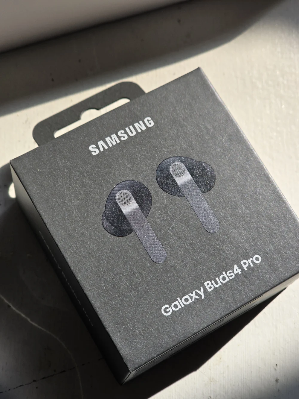 Samsung Galaxy Buds4 Pro — Charcoal Black Box